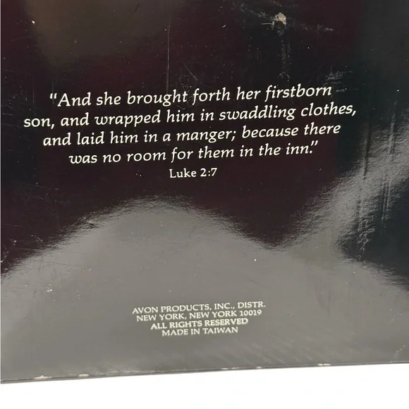 Avon Nativity Collectible Holy Family Mary Joseph Baby Jesus Porcelain  3 pieces - Picture 2 of 8